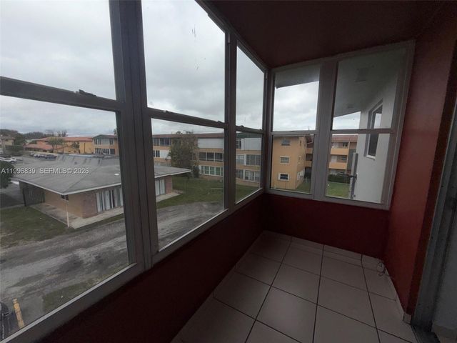 120 Royal Palm Rd 301, Hialeah Gardens, FL 33016