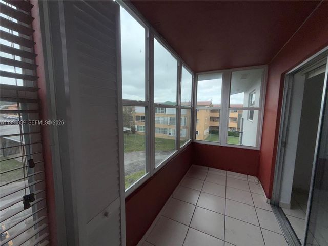120 Royal Palm Rd 301, Hialeah Gardens, FL 33016