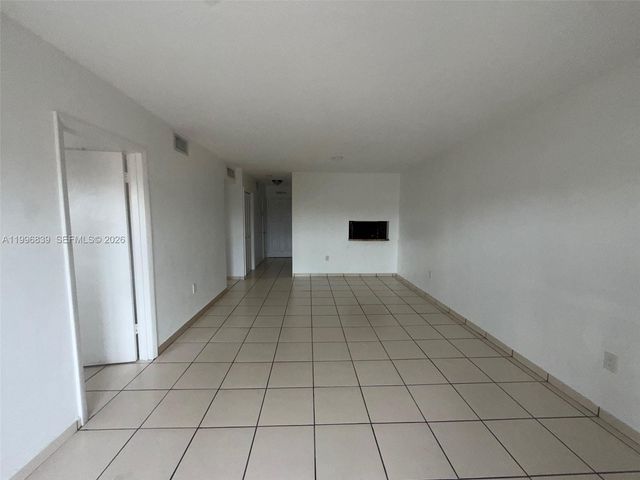 120 Royal Palm Rd 301, Hialeah Gardens, FL 33016