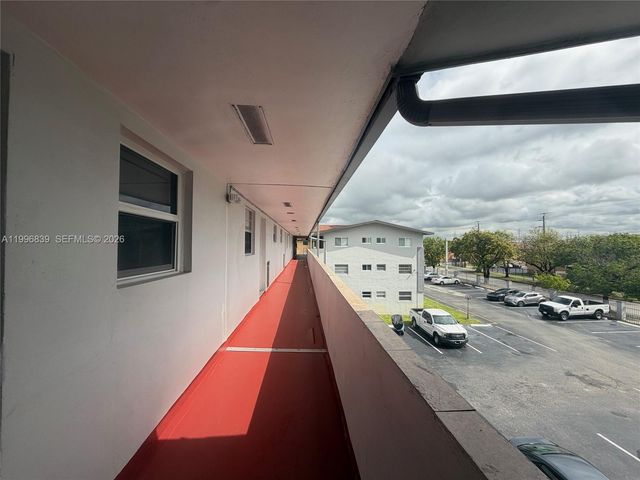 120 Royal Palm Rd 301, Hialeah Gardens, FL 33016