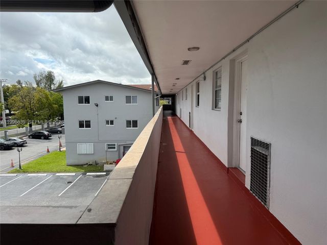 120 Royal Palm Rd 301, Hialeah Gardens, FL 33016
