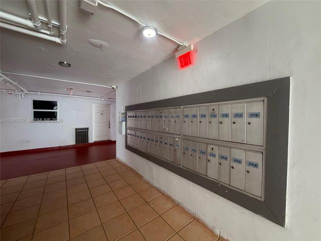 120 Royal Palm Rd 301, Hialeah Gardens, FL 33016