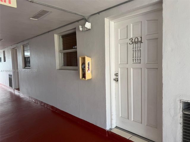 120 Royal Palm Rd 301, Hialeah Gardens, FL 33016