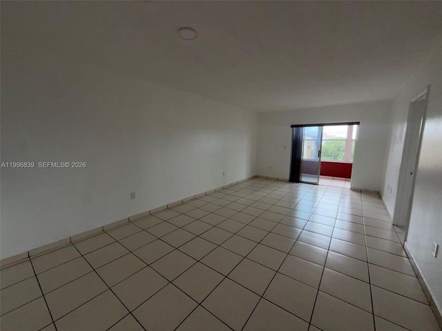 120 Royal Palm Rd 301, Hialeah Gardens, FL 33016