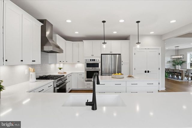 602 TAPAWINGO RD SW, Vienna, VA 22180