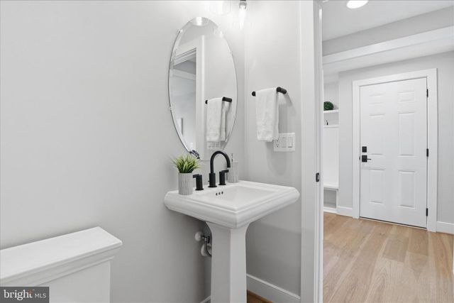 602 TAPAWINGO RD SW, Vienna, VA 22180