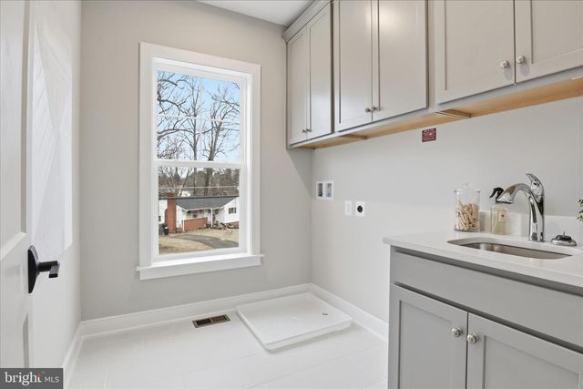 602 TAPAWINGO RD SW, Vienna, VA 22180