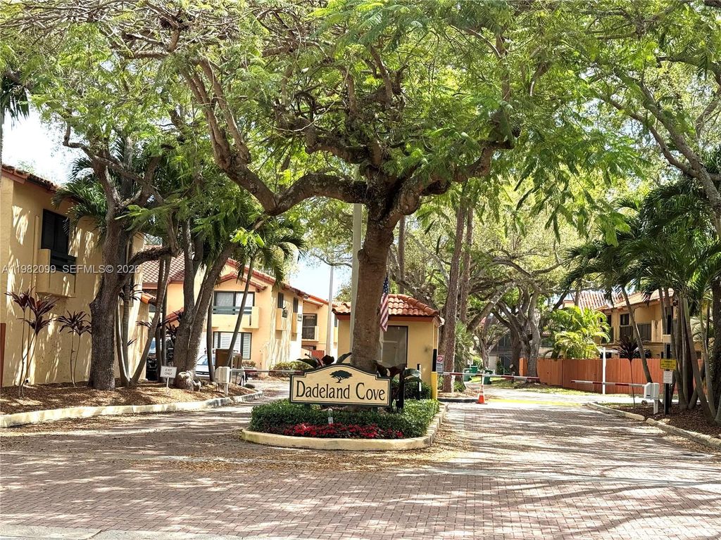 10073 SW 77th Ct 0, Miami, FL 33156