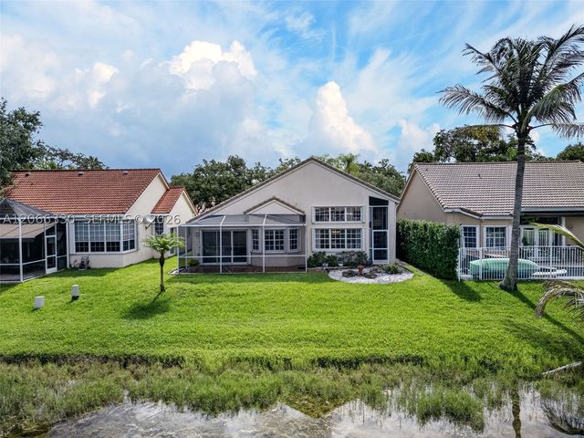 1520 Seabay Rd, Weston, FL 33326