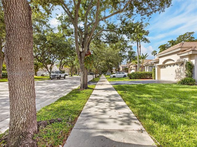 1520 Seabay Rd, Weston, FL 33326