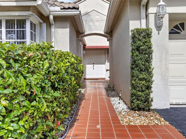 1520 Seabay Rd, Weston, FL 33326