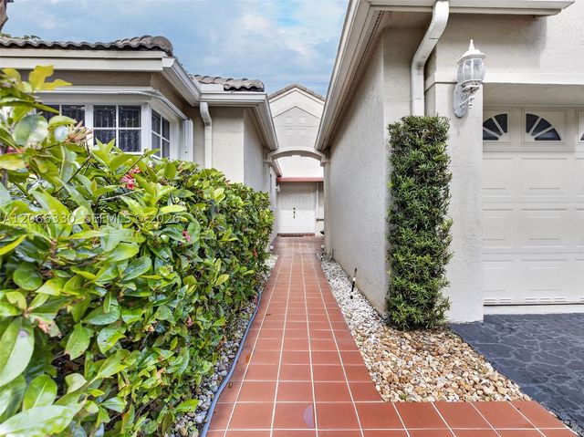 1520 Seabay Rd, Weston, FL 33326