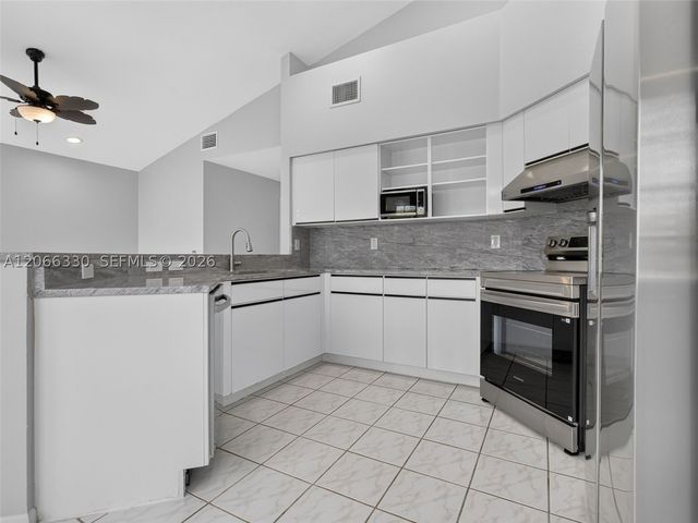 1520 Seabay Rd, Weston, FL 33326