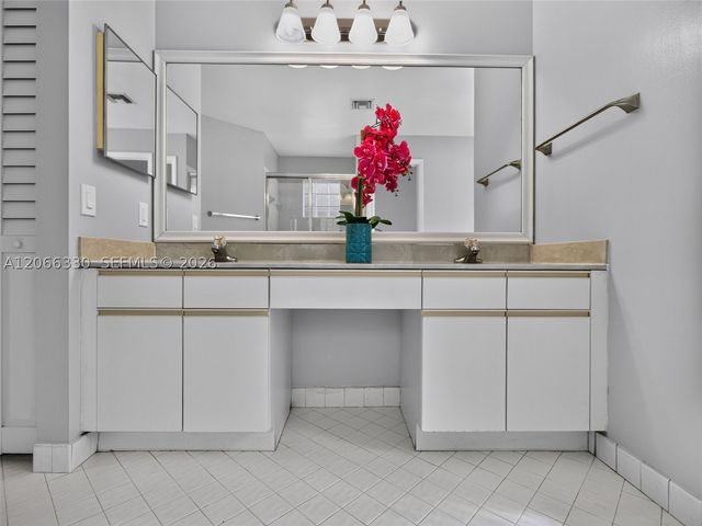 1520 Seabay Rd, Weston, FL 33326