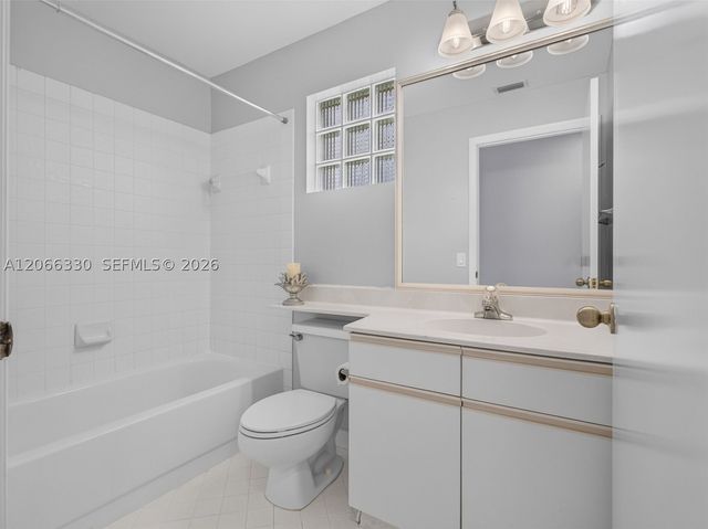 1520 Seabay Rd, Weston, FL 33326