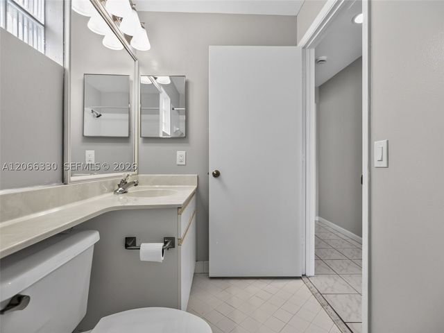 1520 Seabay Rd, Weston, FL 33326