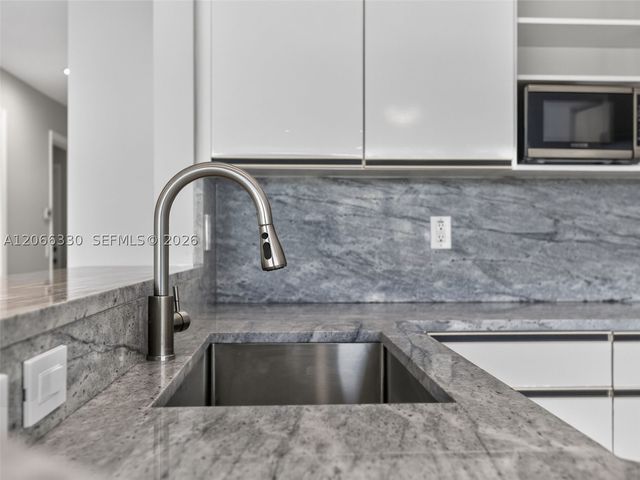 1520 Seabay Rd, Weston, FL 33326