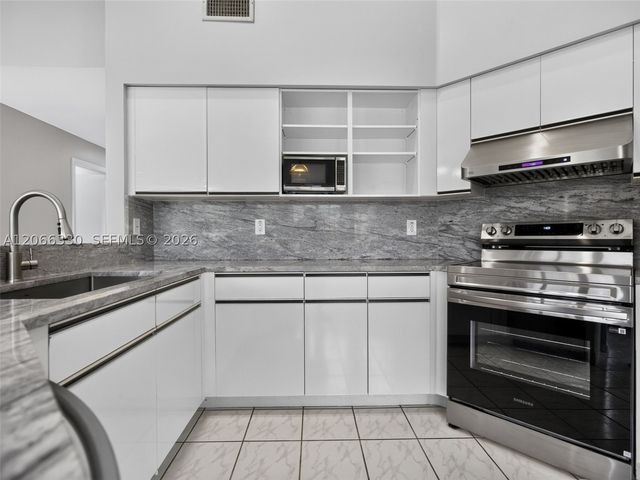 1520 Seabay Rd, Weston, FL 33326