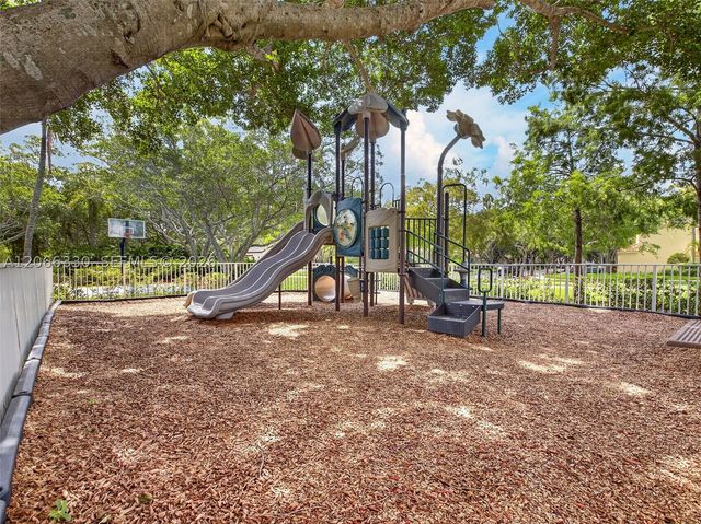 1520 Seabay Rd, Weston, FL 33326