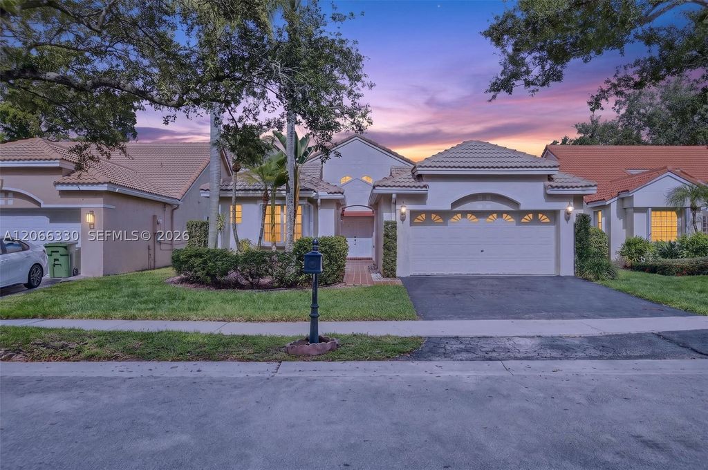 1520 Seabay Rd, Weston, FL 33326