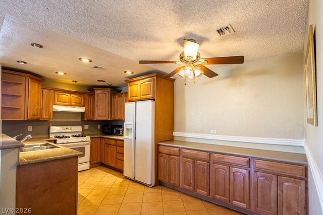 1400 Santa Margarita Street B, Las Vegas, NV 89146