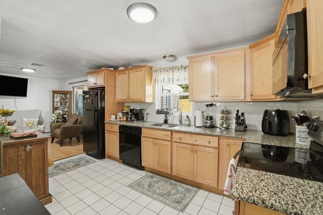 4 Edith Road, Framingham, MA 01701