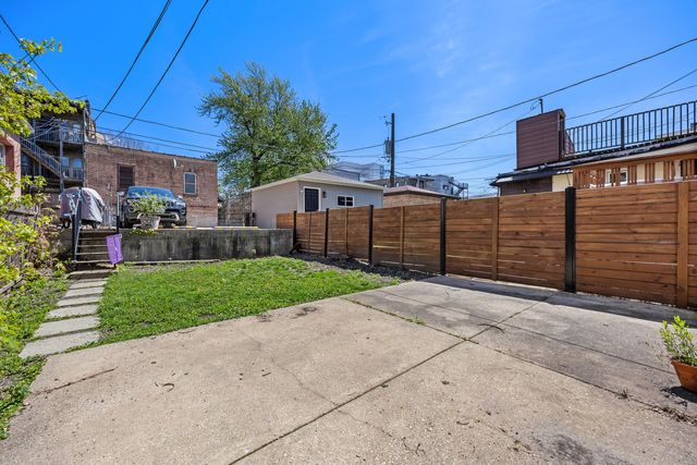 1023 S Claremont Street, Chicago, IL 60612