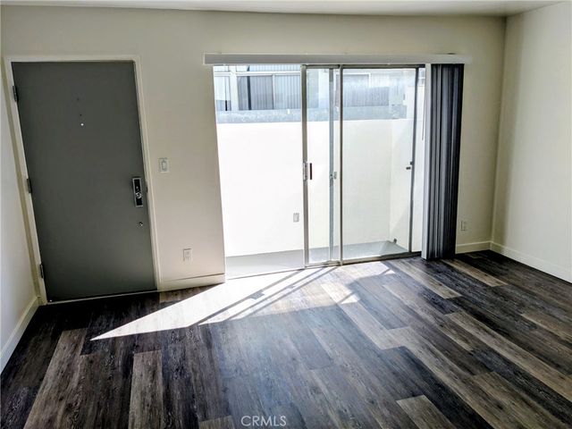 11948 Darlington Avenue 3, Los Angeles, CA 90049