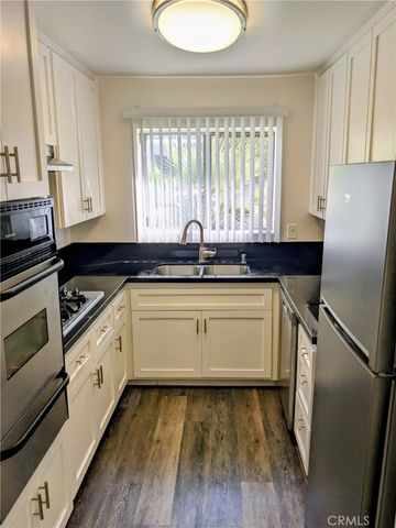 11948 Darlington Avenue 3, Los Angeles, CA 90049