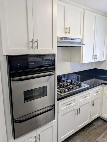 11948 Darlington Avenue 3, Los Angeles, CA 90049