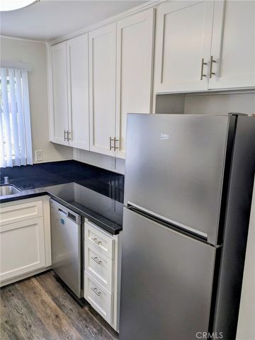 11948 Darlington Avenue 3, Los Angeles, CA 90049