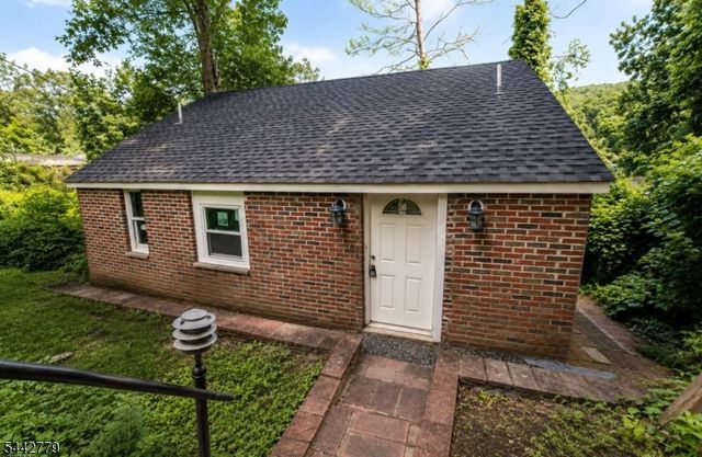 32 E Shore Trl, Hardyston Twp., NJ 07460