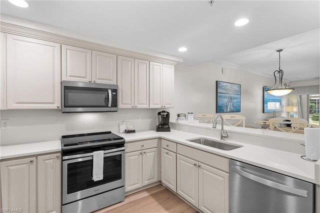 221 9th ST S # 113, Naples, FL 34102