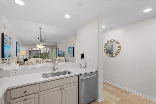 221 9th ST S # 113, Naples, FL 34102