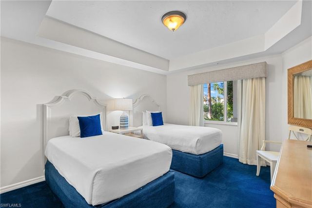 221 9th ST S # 113, Naples, FL 34102