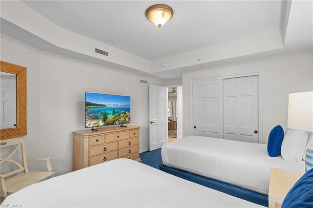 221 9th ST S # 113, Naples, FL 34102