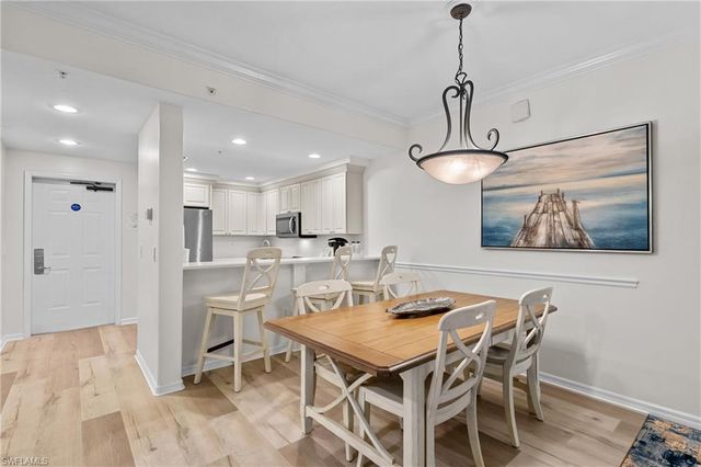 221 9th ST S # 113, Naples, FL 34102