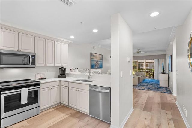 221 9th ST S # 113, Naples, FL 34102