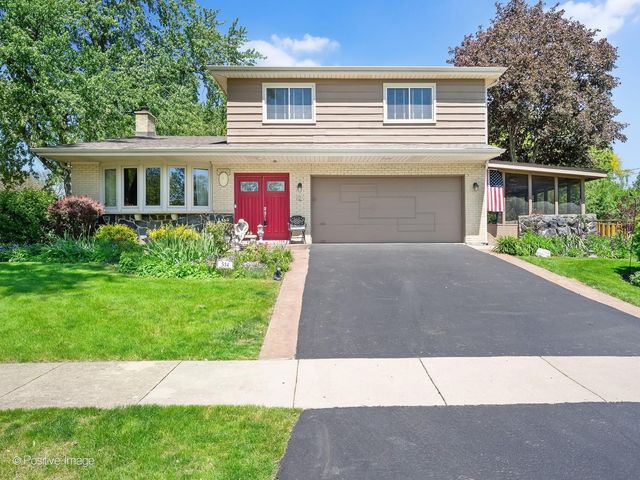 534 E Foster Avenue, Roselle, IL 60172
