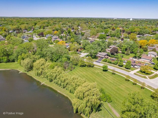 534 E Foster Avenue, Roselle, IL 60172