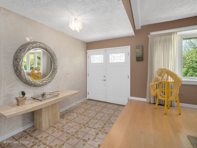 534 E Foster Avenue, Roselle, IL 60172