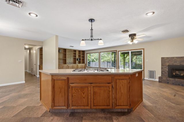 8833 Elm Ave, Orangevale, CA 95662