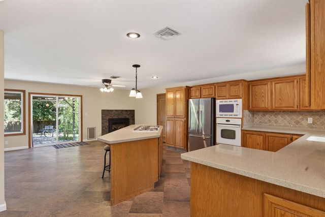 8833 Elm Ave, Orangevale, CA 95662