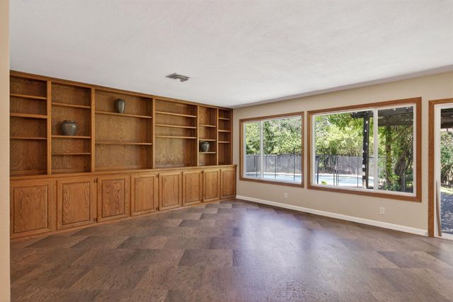 8833 Elm Ave, Orangevale, CA 95662