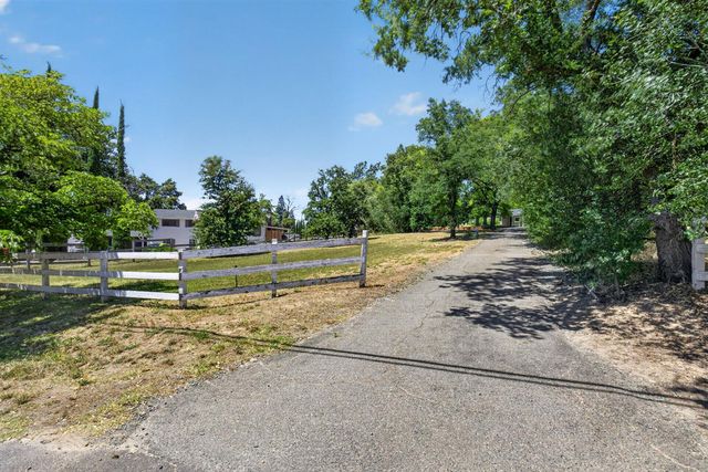 8833 Elm Ave, Orangevale, CA 95662