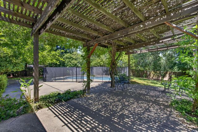 8833 Elm Ave, Orangevale, CA 95662