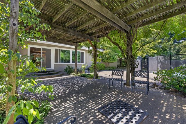 8833 Elm Ave, Orangevale, CA 95662