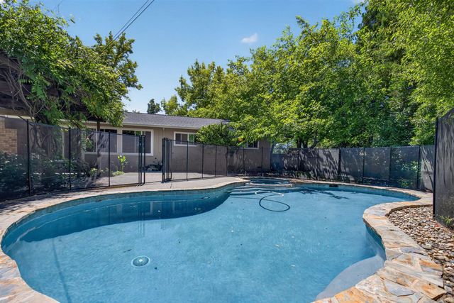 8833 Elm Ave, Orangevale, CA 95662