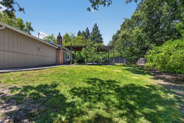 8833 Elm Ave, Orangevale, CA 95662