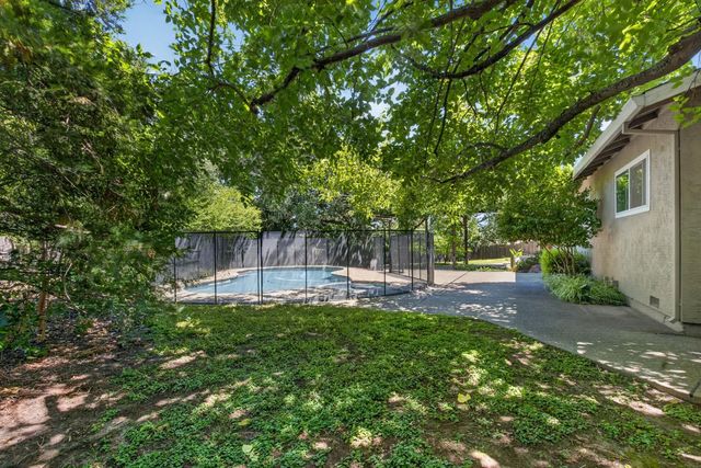 8833 Elm Ave, Orangevale, CA 95662